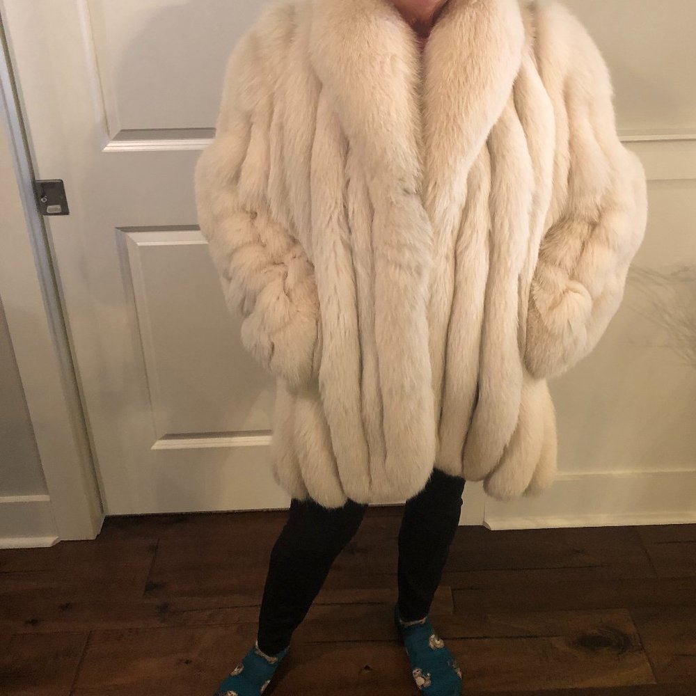 Saga Fox - Silver Fox stroller fur coat. XL. Like new condition.